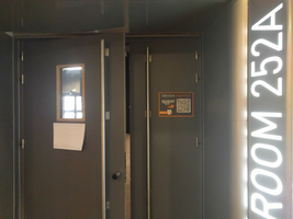 QRCode sur une porte de salle